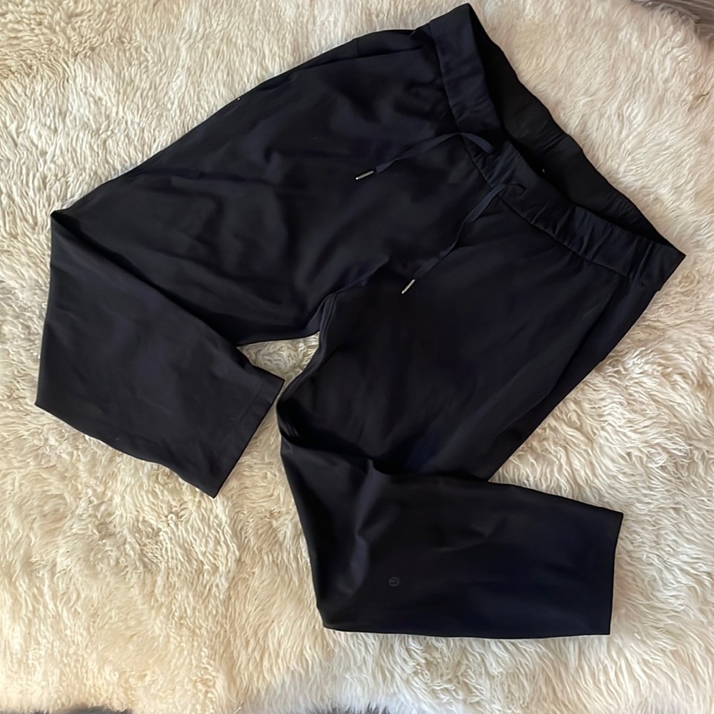 Lululemon On the Move stretch 7/8 Length Pants